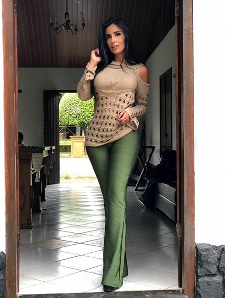 Calça Flare bandagem