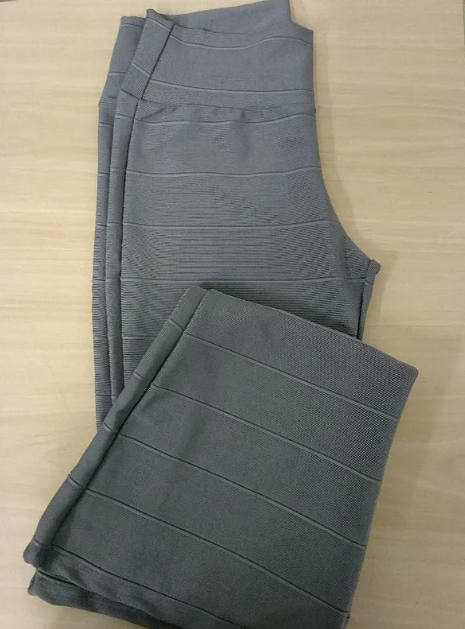 Calça Flare bandagem